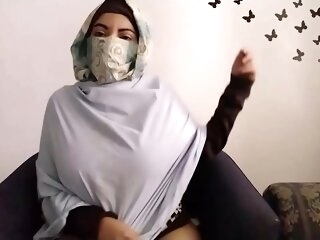 Positive Arab Alongside Hijab Mom Praying Plus Then Masturbating Her Muslim Pussy While Husband Away On touching Squirting Turning-point